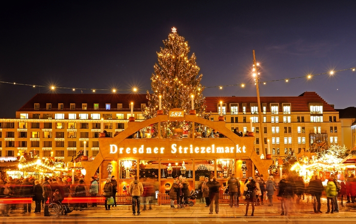 Striezelmarkt auf dem Altmarkt in Dresden, Deutschland