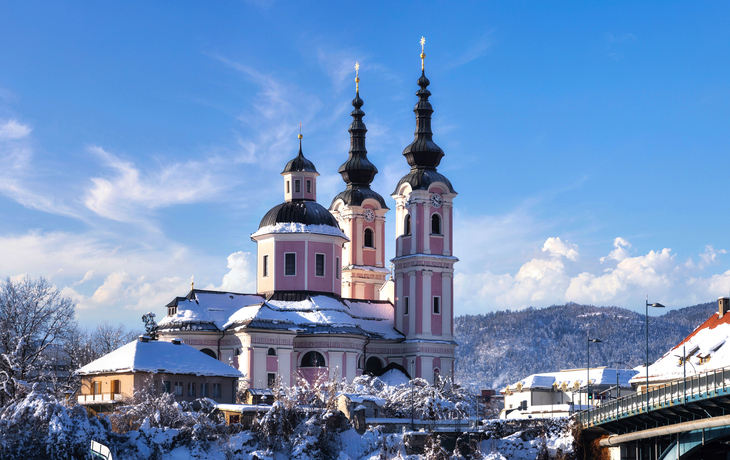 Blick auf die Heiligenkreuzkirche in Villach