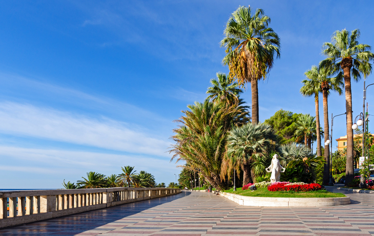 Sanremo (italienische Riviera),Promenade und Statue des Frühlings