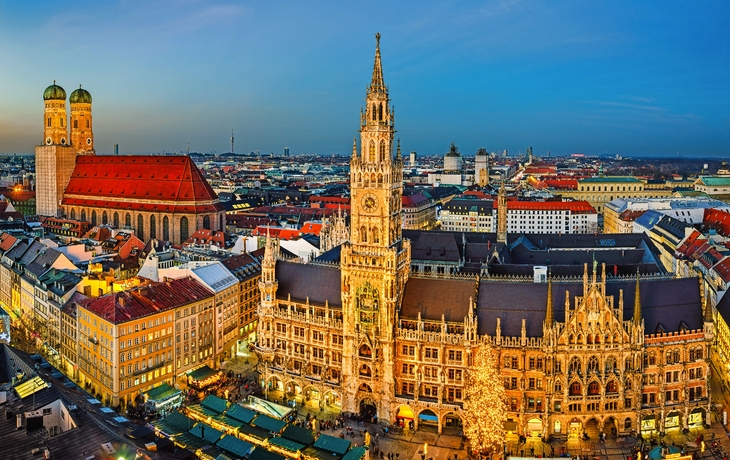 Münchner Christkindlmarkt auf dem Marienplatz, Deutschland