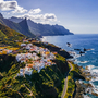 Landschaft mit Küstendorf Almáciga auf Teneriffa