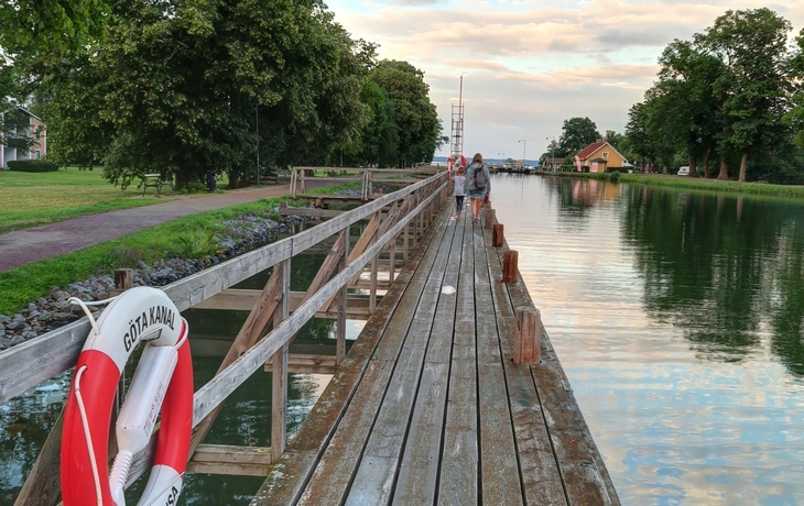 Götakanal mit See Roxen im Hintergrund