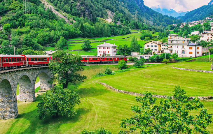 Rhätische Bahn - Fahrt durch die Bündner Alpen von St. Moritz nach Tirano