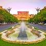 Hauptstraße vor dem Parlamentsgebäude in Bukarest, Rumänien