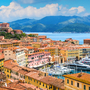 Altstadt und Hafen von Portoferraio auf der Insel Elba, Italien