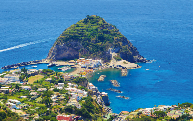 Ein Blick auf Sant'Angelo in Insel Ischia in Italien