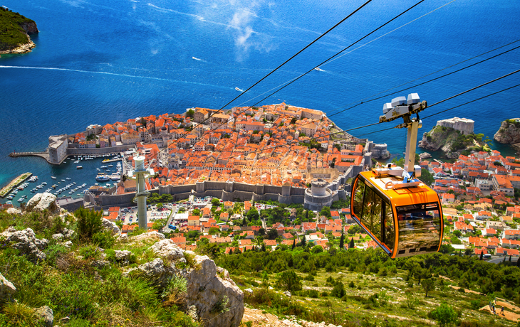 von der Altstadt von Dubrovnik mit der Seilbahn auf den Berg Srd