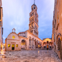 Panoramablick auf die Kathedrale des Heiligen Domnius im Diokletianpalast in der Altstadt von Split