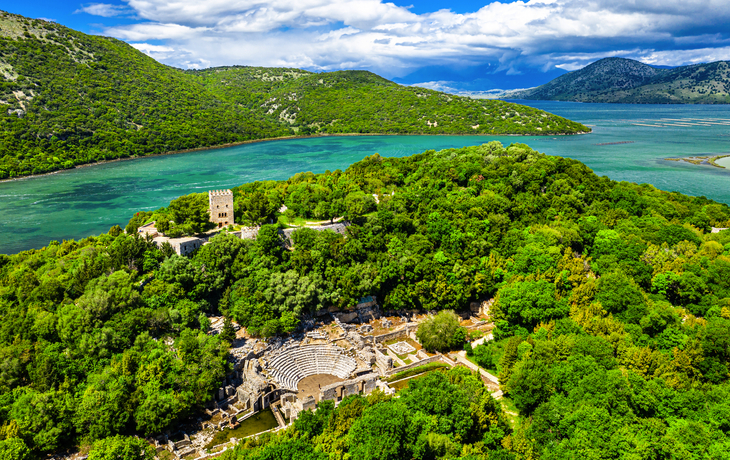 Luftaufnahme der archäologischen Stätte Butrint in Albanien