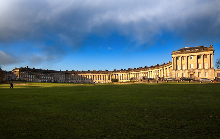 Royal Crescent in Bath am Fluss Avon, Vereinigtes Königreich