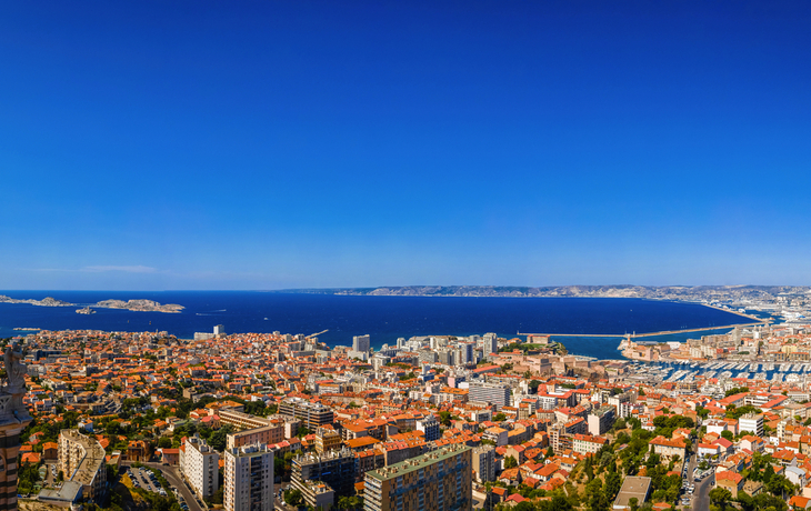 Luftaufnahme der Basilika Notre-Dame-de-la-Garde in Marseille