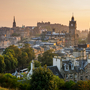 Edinburgh im Herbst vom Calton Hill aus betrachtet