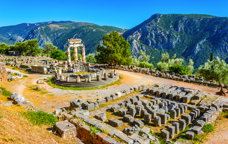 Ruinen des Tempels von Athena Pronaia in Delphi