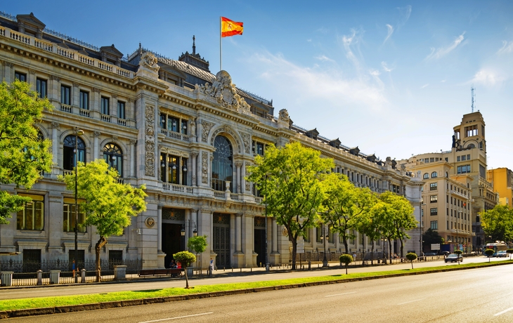 Die Bank von Spanien (Banco de Espana) in der Calle de Alcala in Madrid