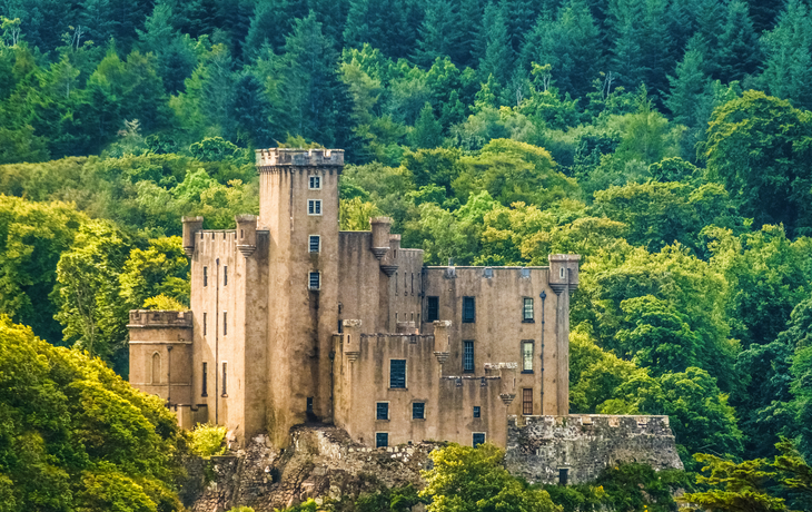 Dunvegan Castle auf der Isle of Skye im Hochland von Schottland