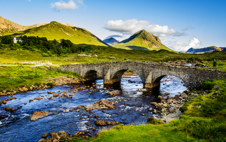 Backsteinbrücke auf der Isle of Skye