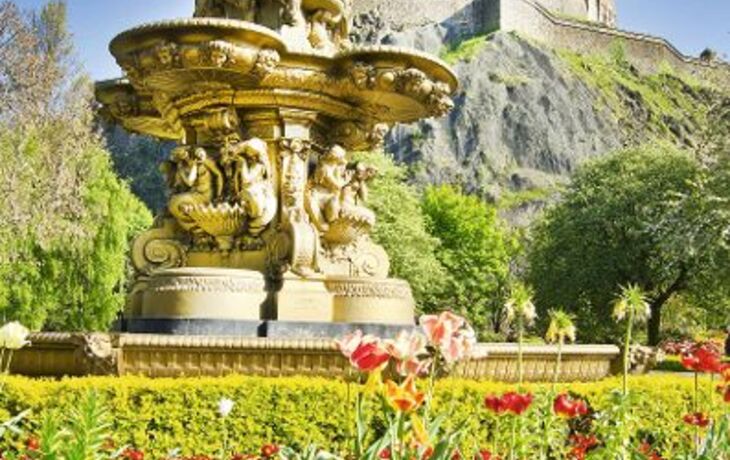 Edinburgh Castle mit Ross Fountain