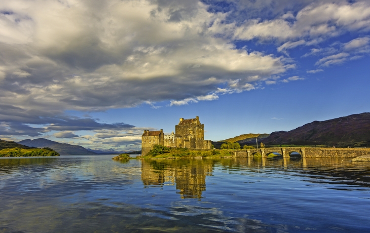 Eilean Donan Schloss mit Brücke, Isle of Skye, Highlands, Scotla