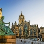 Straßenansicht der historischen Royal Mile, Edinburgh