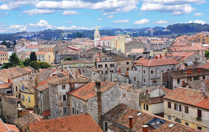 Luftaufnahme der alten Stadt von Porec in Kroatien