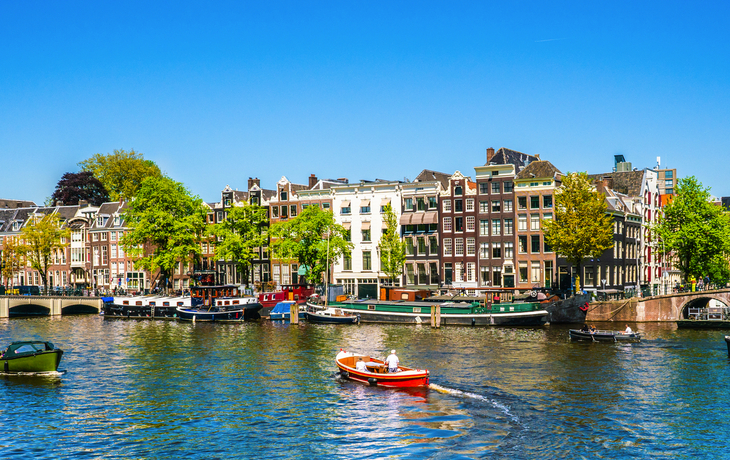 Blick auf den Fluss Amstel in Amsterdam