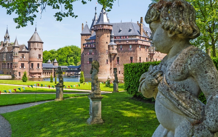 Engel in den Gärten der mittelalterlichen niederländischen Schloss de Haar