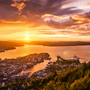 Blick vom Berg Fløyen über die norwegische Stadt Bergen