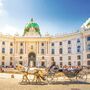 Fiaker vor der Hofburg in Wien