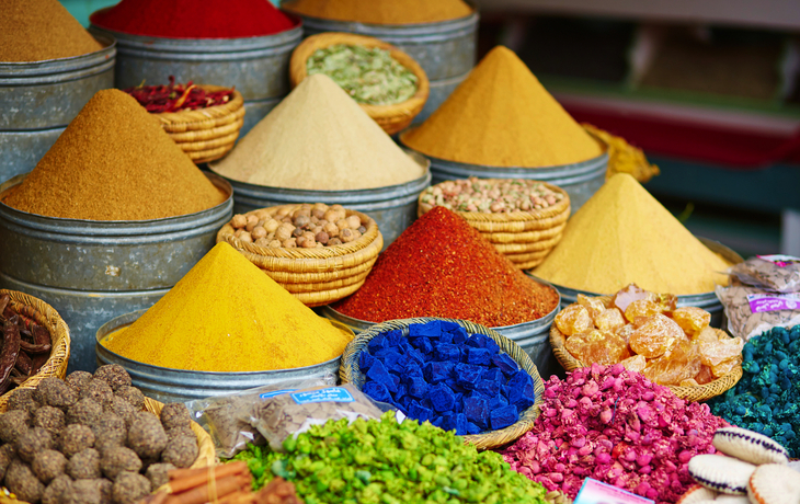 Gewürzstand auf einem Souk, einem typisch orientalischen Markt