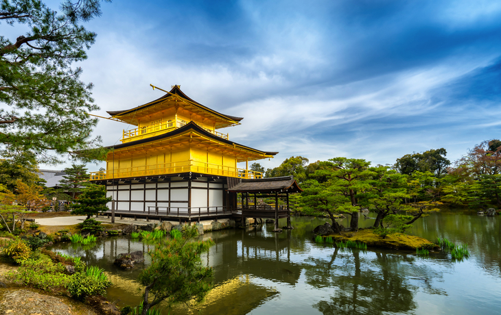 Kinkaku-jipavillon des goldenen Tempels in Kyoto,Japan