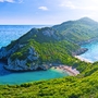 Strand von Porto Timoni in der Bucht Agios Georgios Pagi 