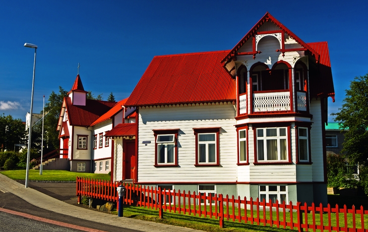 Bunte katholische Kirche in Akureyri, Nordisland